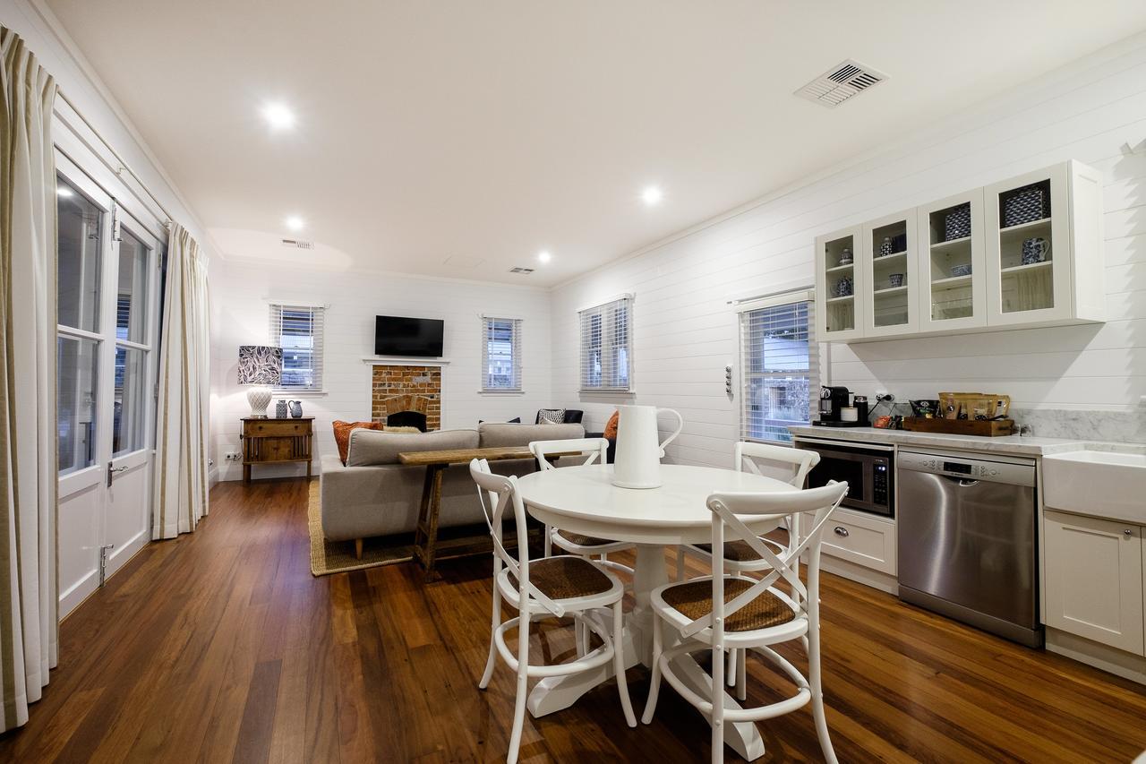 Goonoo Goonoo Station Hotel Tamworth Exterior foto The kitchen and living room of a typical apartment
