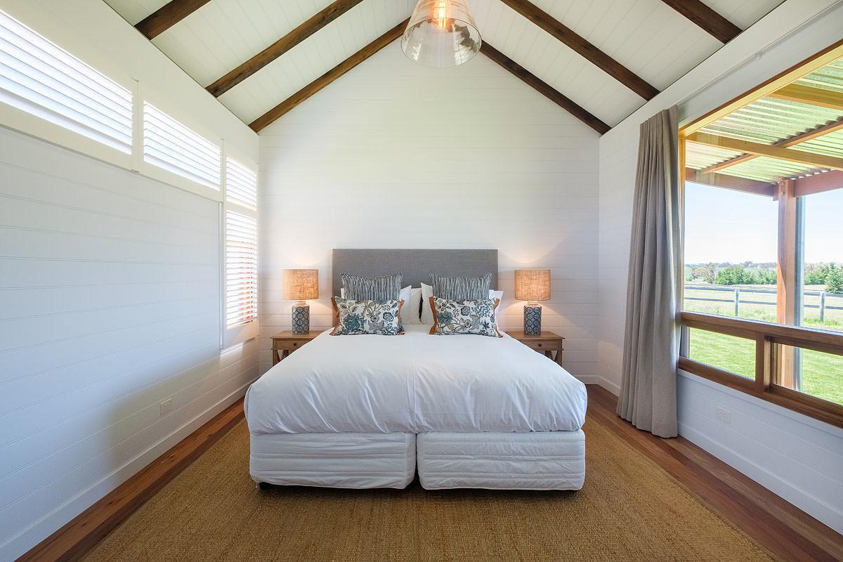 Goonoo Goonoo Station Hotel Tamworth Exterior foto A bedroom at the Lodge at the Hunter Valley